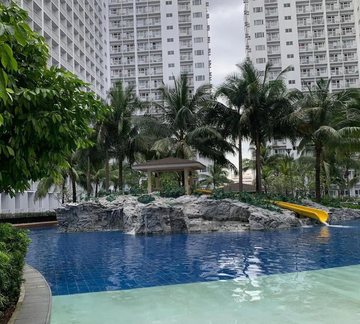 Shore Residences With Manila Bay View Near Mall Of Asia And Ikea